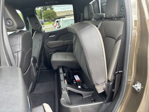 Used 2024 Chevrolet Colorado ZR2 w/ ZR2 Convenience Package III AWD/4WD image 19