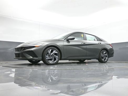 New 2026 Hyundai Elantra Limited image 38