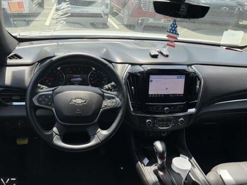 Used 2023 Chevrolet Traverse RS AWD/4WD image 2