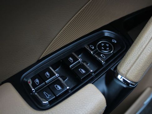 Used 2016 Porsche Cayenne image 11