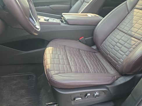 Certified 2023 Cadillac Escalade ESV Premium Luxury Platinum w/ LPO, Radiant Package AWD/4WD image 22