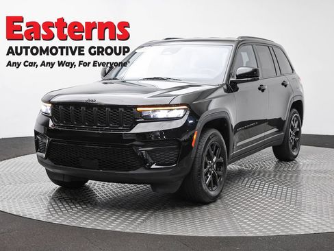 Used 2025 Jeep Grand Cherokee Altitude AWD/4WD image 1