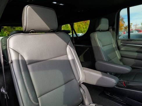 Used 2022 GMC Yukon XL Denali image 33