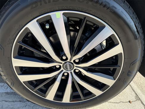 New 2025 Nissan Pathfinder Platinum w/ Lighting Package (N93) image 33