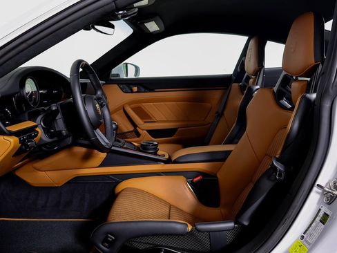 Certified 2024 Porsche 911 GT3 RS image 5