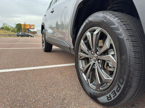 Used 2022 Toyota RAV4 Limited image 9