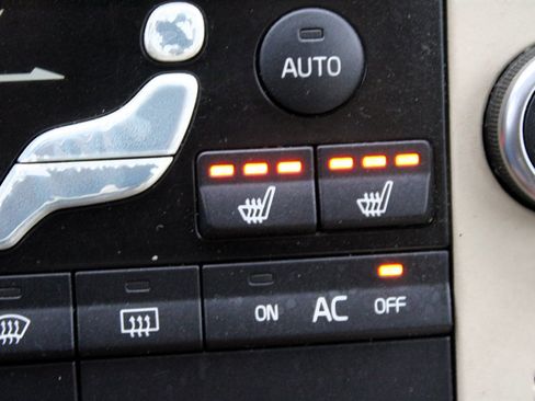 Used 2008 Volvo V70 image 23