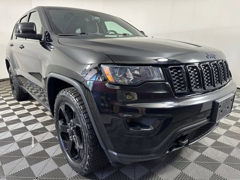 Used 2018 Jeep Grand Cherokee Laredo AWD/4WD image 10
