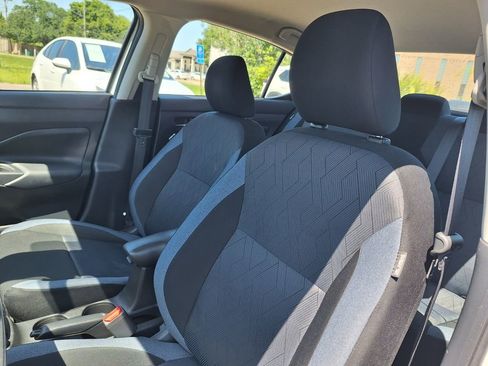 Used 2025 Nissan Versa SV FWD image 11