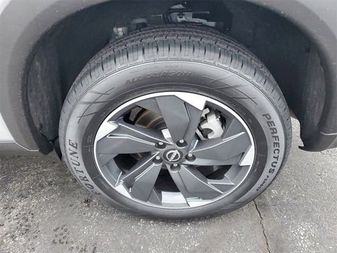 Used 2025 Nissan Rogue SV image 30