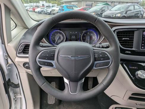 Used 2023 Chrysler Voyager LX FWD image 9