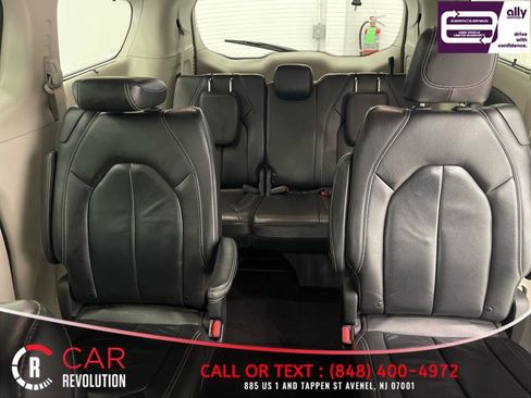 Used 2022 Chrysler Pacifica Touring-L image 34