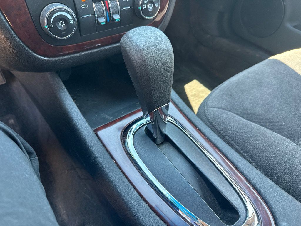 Used 2010 Chevrolet Impala LT FWD image 16