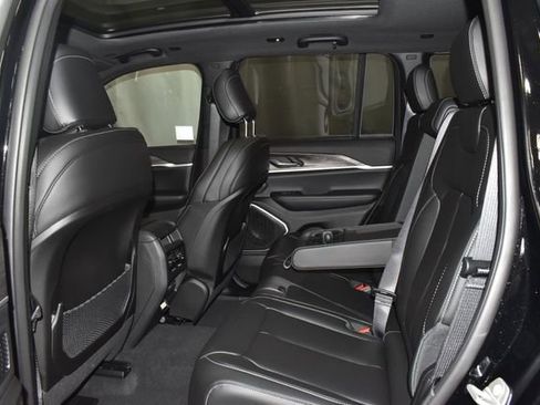 New 2026 Jeep Grand Cherokee Limited w/ Limited Altitude Package AWD/4WD image 30