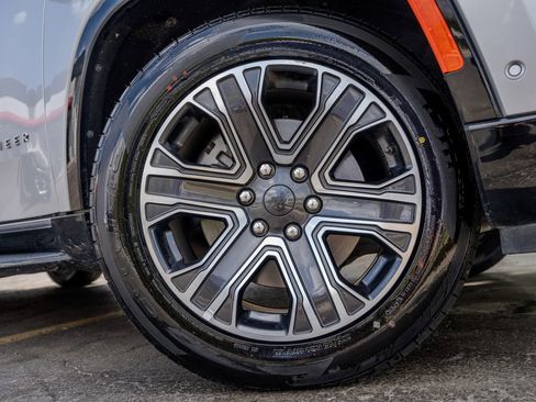 Used 2024 Jeep Wagoneer L Series II w/ Flexible Seating Group image 32