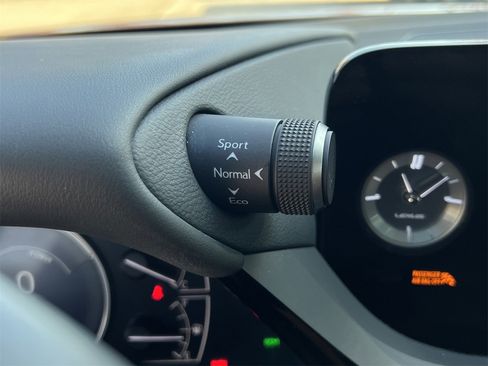 Used 2023 Lexus ES 300h w/ Premium Package image 14