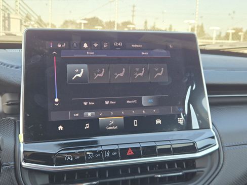 Used 2026 Jeep Compass Latitude image 11