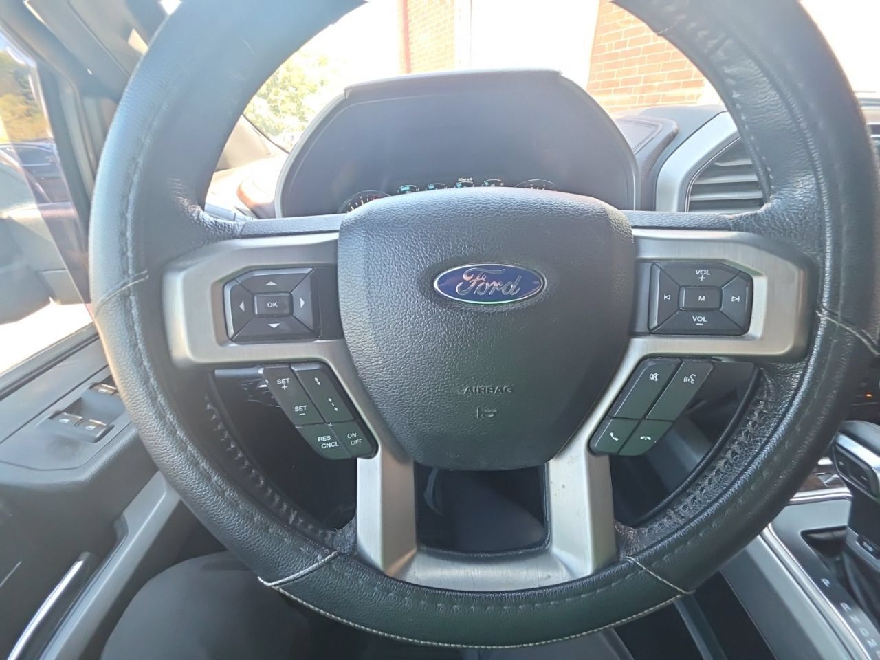 Used 2015 Ford F150 Platinum w/ Equipment Group 701A Luxury AWD/4WD image 39