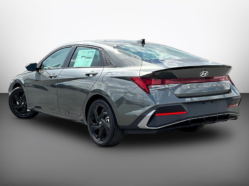 New 2026 Hyundai Elantra SEL w/ Cargo Package FWD image 3
