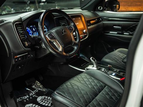 Used 2022 Mitsubishi Outlander GT AWD/4WD image 9