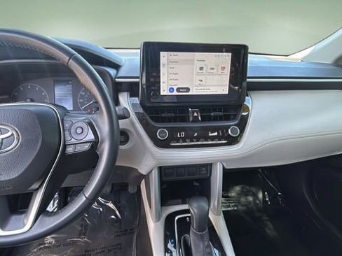 Used 2024 Toyota Corolla Cross LE FWD image 11
