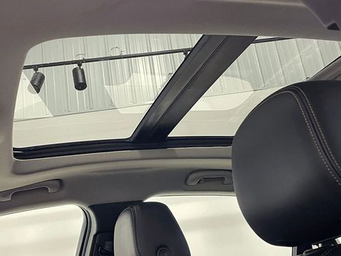 Used 2016 Chevrolet Impala LTZ w/ Enhanced Convenience Package image 22