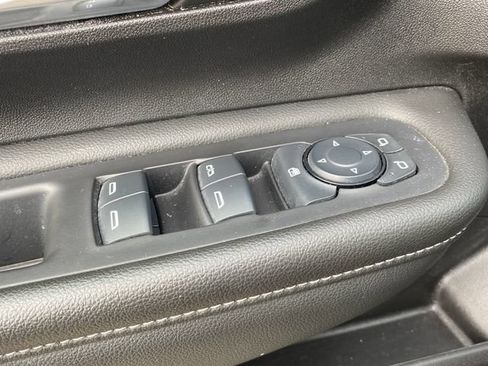 Used 2024 GMC Terrain SLE FWD image 10