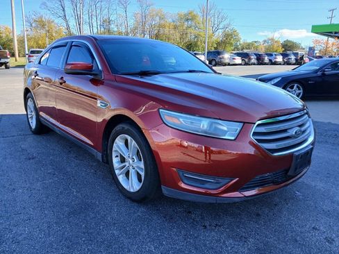 Used 2014 Ford Taurus SEL image 3