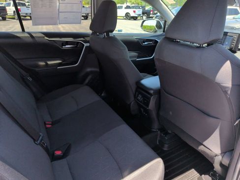 Used 2021 Toyota RAV4 XLE AWD/4WD image 17