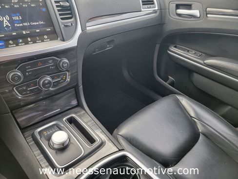 Used 2022 Chrysler 300 Touring L RWD image 26