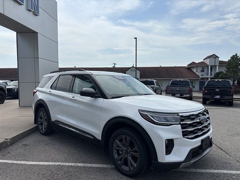 Used 2025 Ford Explorer Active w/ Active Comfort Package AWD/4WD image 8
