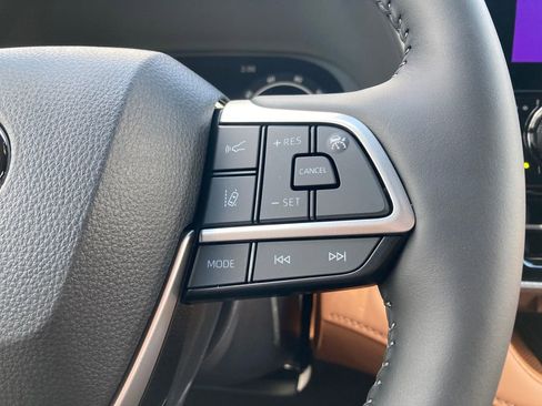 New 2026 Toyota Highlander Platinum AWD/4WD image 18