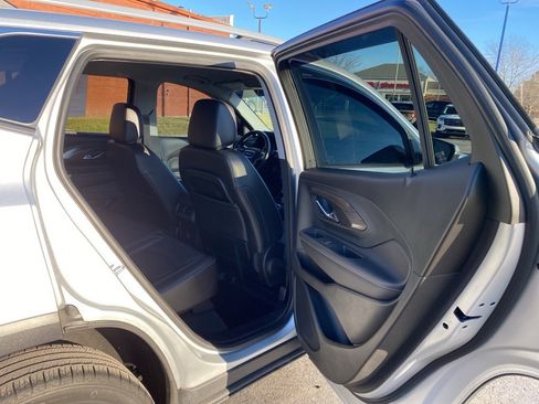 Used 2022 GMC Terrain SLT w/ Tech Package image 19