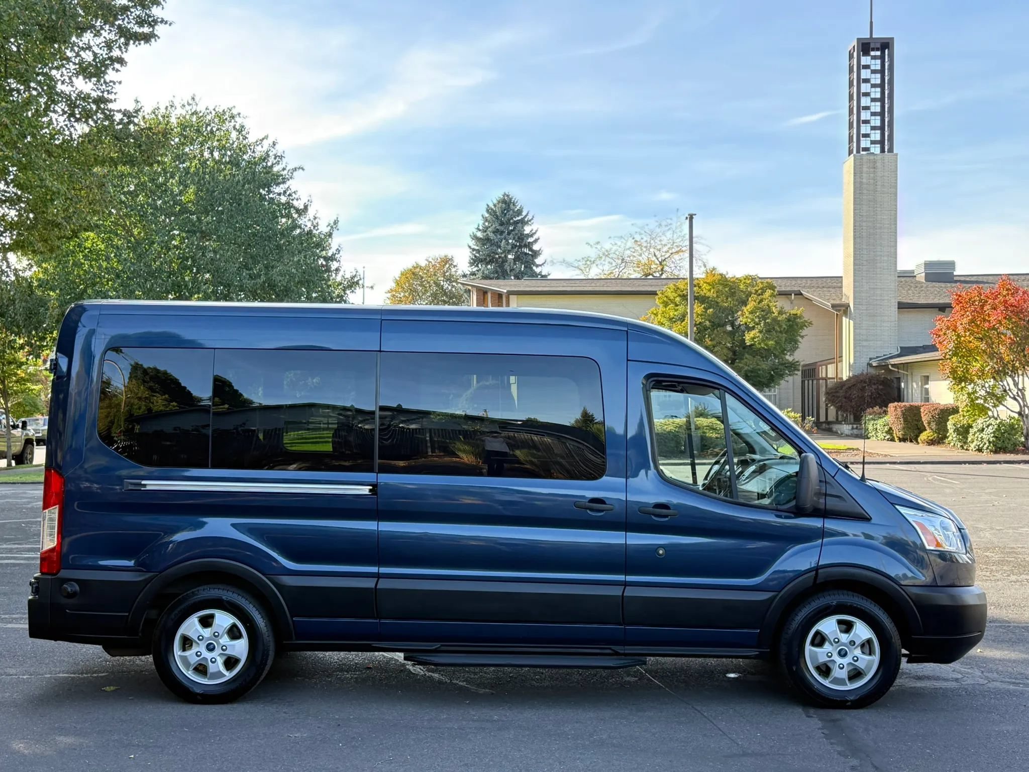 Used 2019 Ford Transit 350 XLT RWD image 7