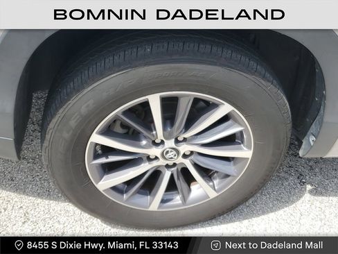 Used 2017 Toyota Highlander SE image 5