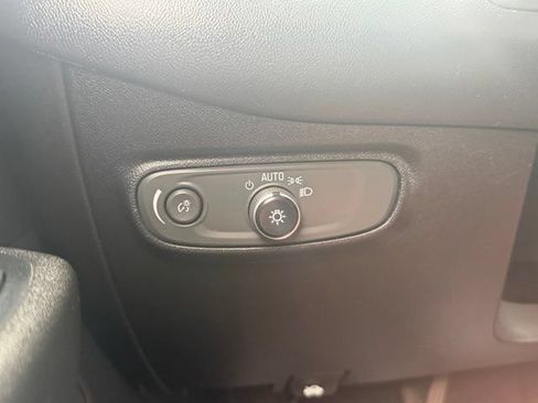 Used 2019 Chevrolet Equinox LT FWD image 16