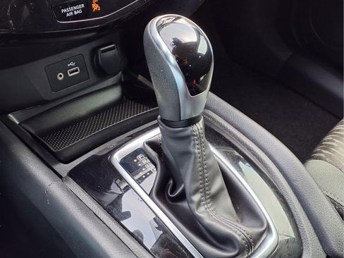 Used 2019 Nissan Rogue S image 19