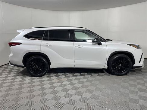 Used 2023 Toyota Highlander XSE AWD/4WD image 8