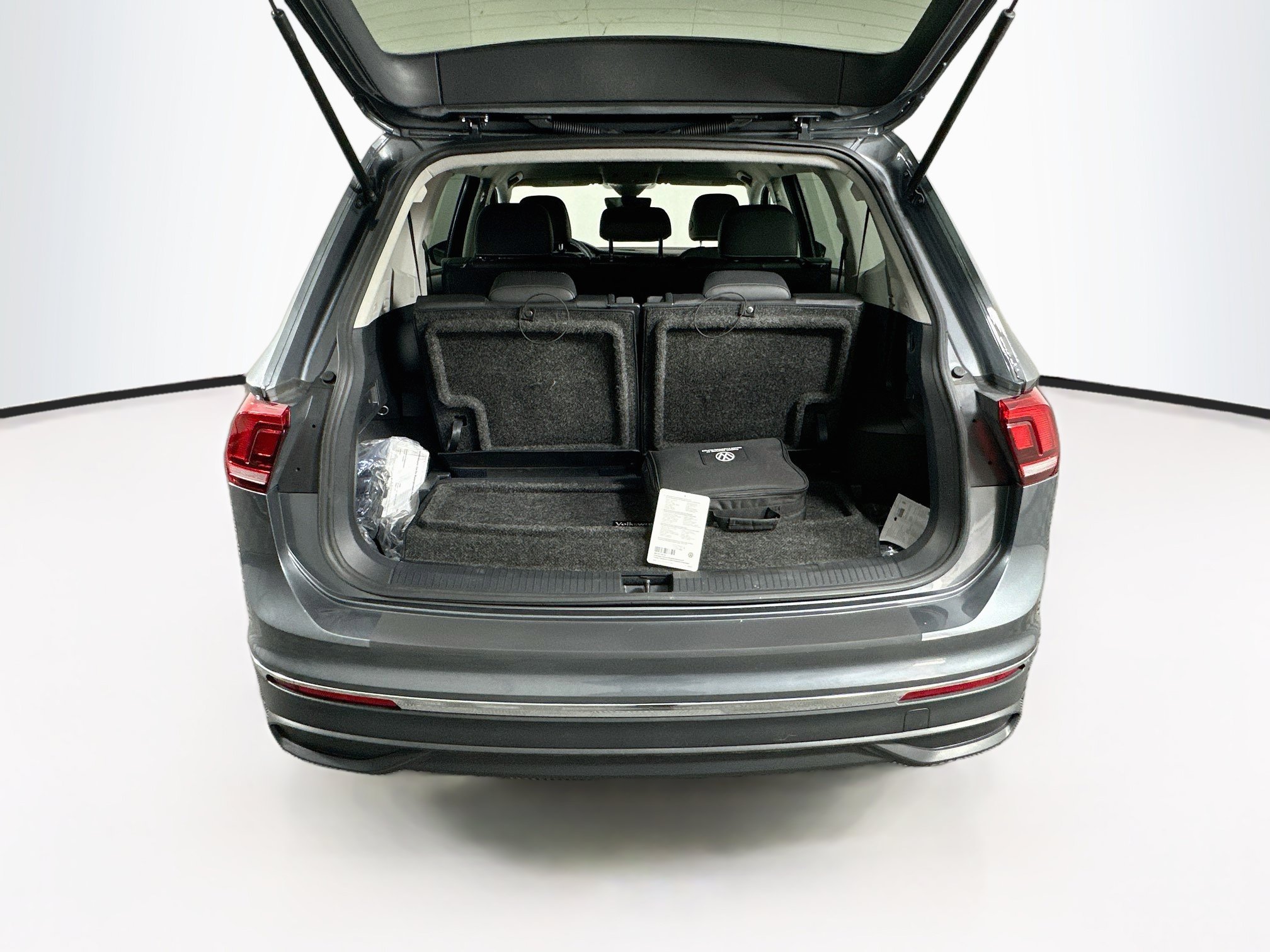 Used 2023 Volkswagen Tiguan SE FWD image 30