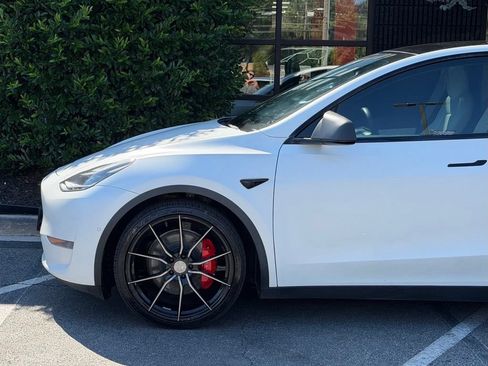 Used 2022 Tesla Model Y Performance AWD/4WD image 10
