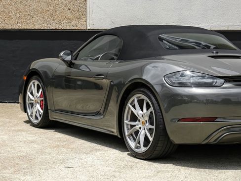 Used 2021 Porsche 718 Boxster S RWD image 18
