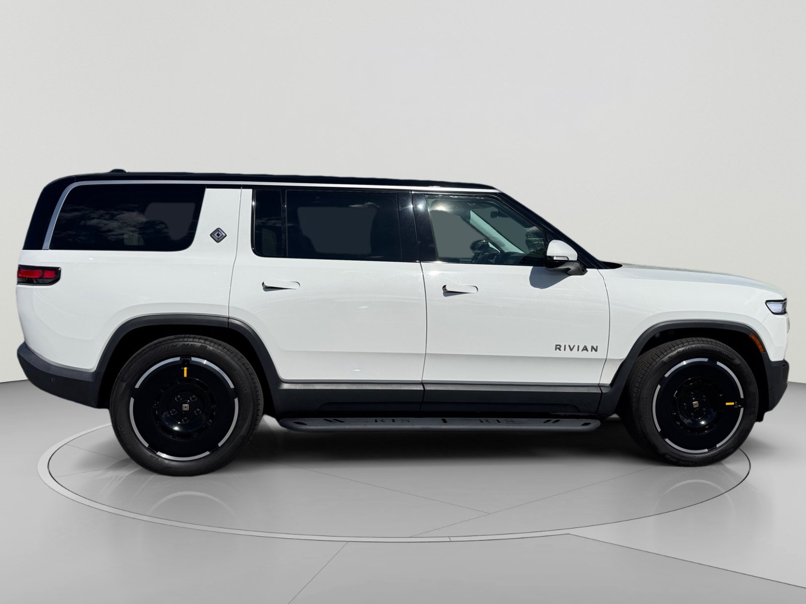 Used 2025 Rivian R1S Adventure Dual AWD/4WD image 6