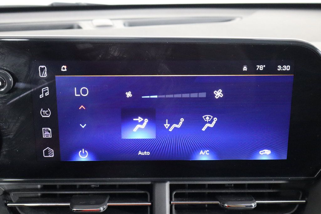 Used 2024 Chevrolet Trax LT FWD image 34
