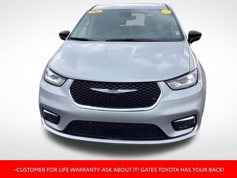 Used 2024 Chrysler Pacifica Touring-L image 2