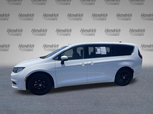 Used 2023 Chrysler Voyager LX FWD image 6