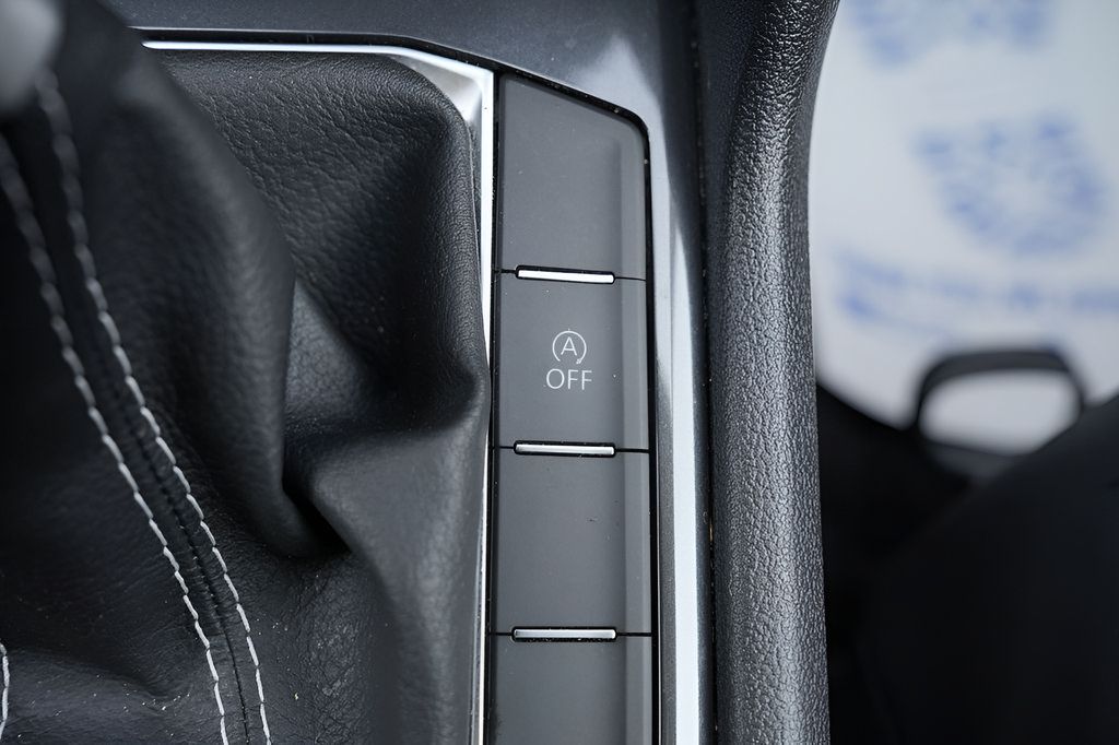 Used 2023 Volkswagen Tiguan SE w/ Panoramic Sunroof Package FWD image 34
