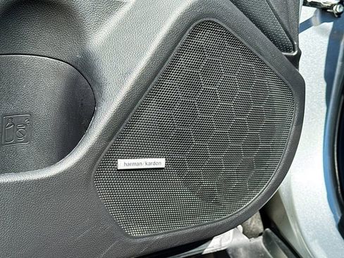 Used 2017 Subaru Outback 2.5i Limited image 24