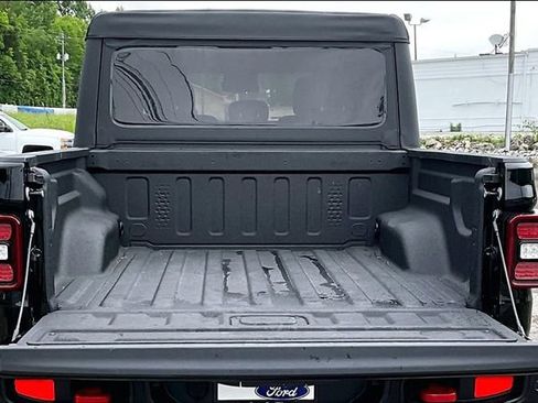 Used 2025 Jeep Gladiator Rubicon w/ Safety Group AWD/4WD image 30