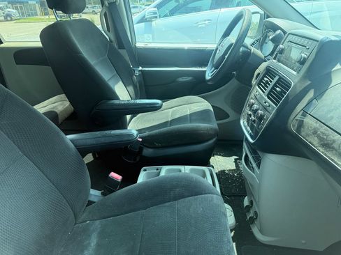 Used 2013 Dodge Grand Caravan SXT FWD image 3