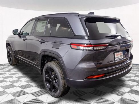 New 2025 Jeep Grand Cherokee Altitude image 11